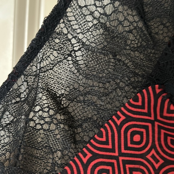 Red pattern with black lace tank top size XL - Picture 3 of 5